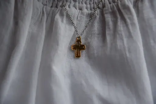 Christian cross pendant plated in 18 carat gold